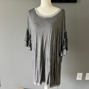 Umgee Gray Lace Short Sleeve Tunic